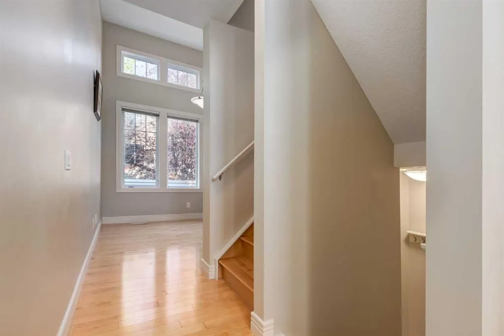 37 Royal Oak Plaza NW