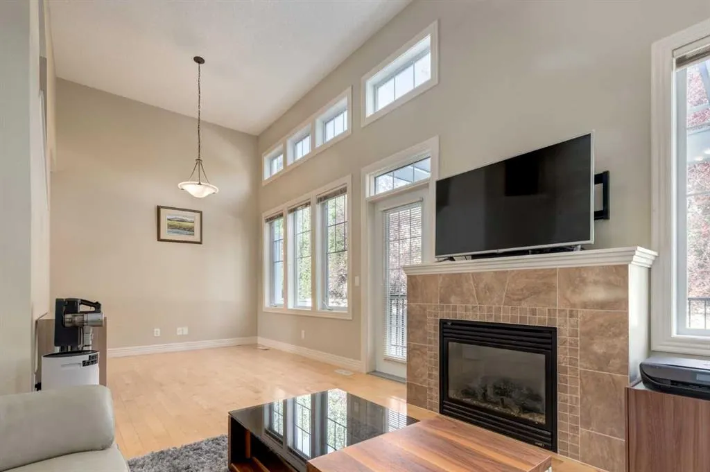 37 Royal Oak Plaza NW