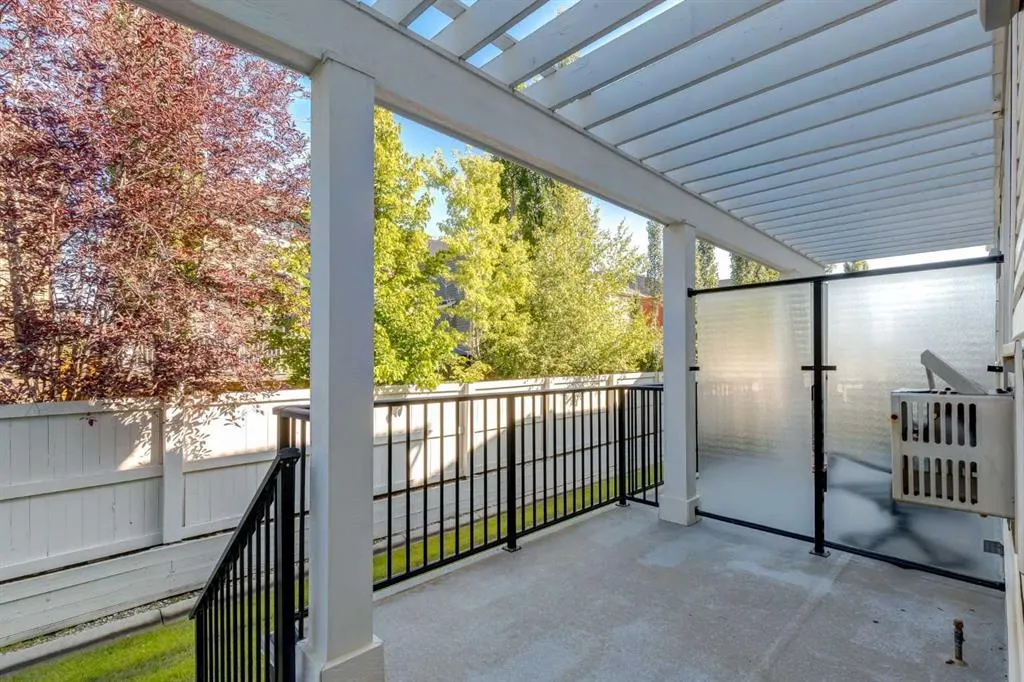 37 Royal Oak Plaza NW