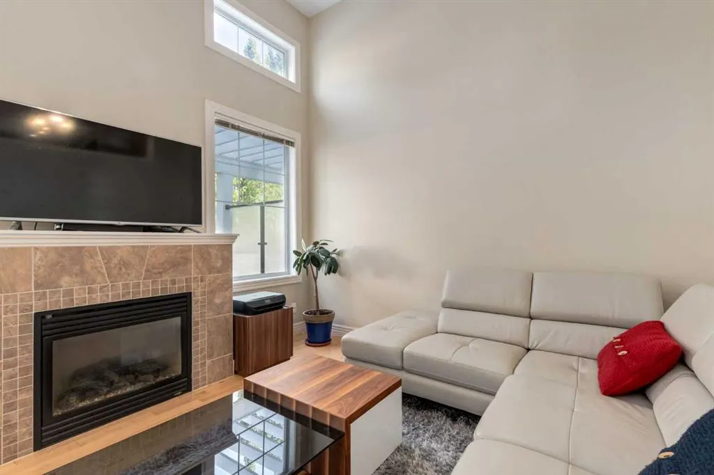 37 Royal Oak Plaza NW