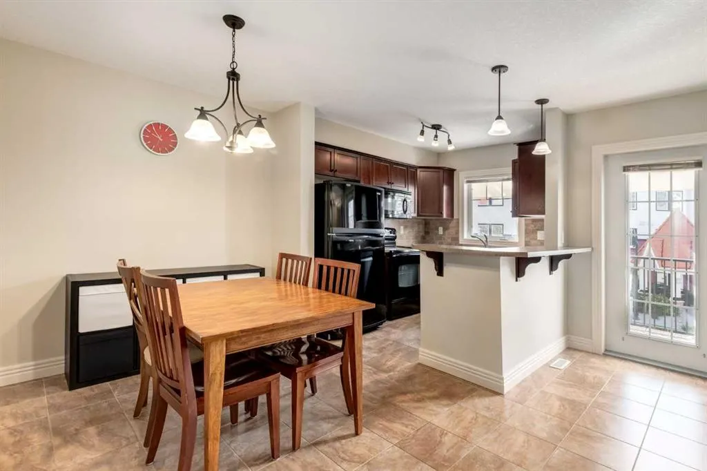 37 Royal Oak Plaza NW