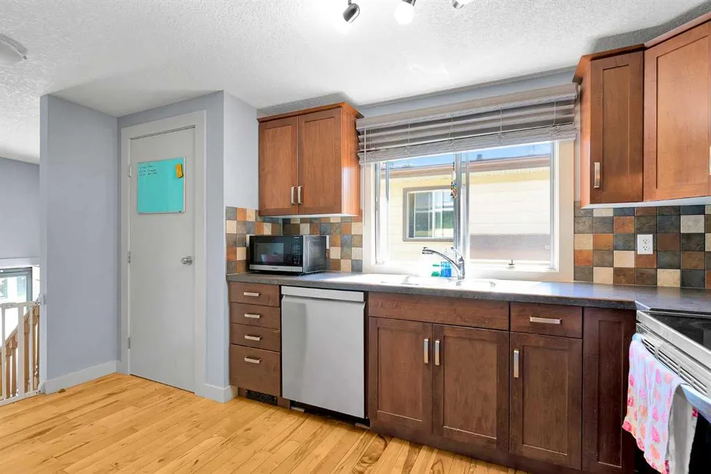 25 Silverdale Place NW