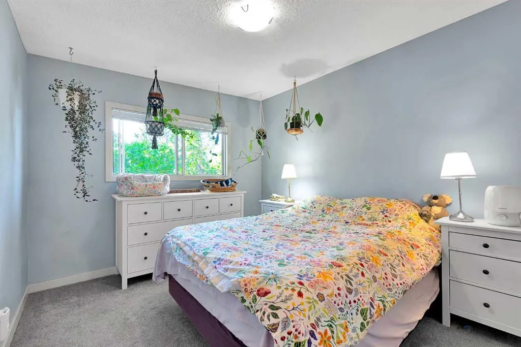 25 Silverdale Place NW
