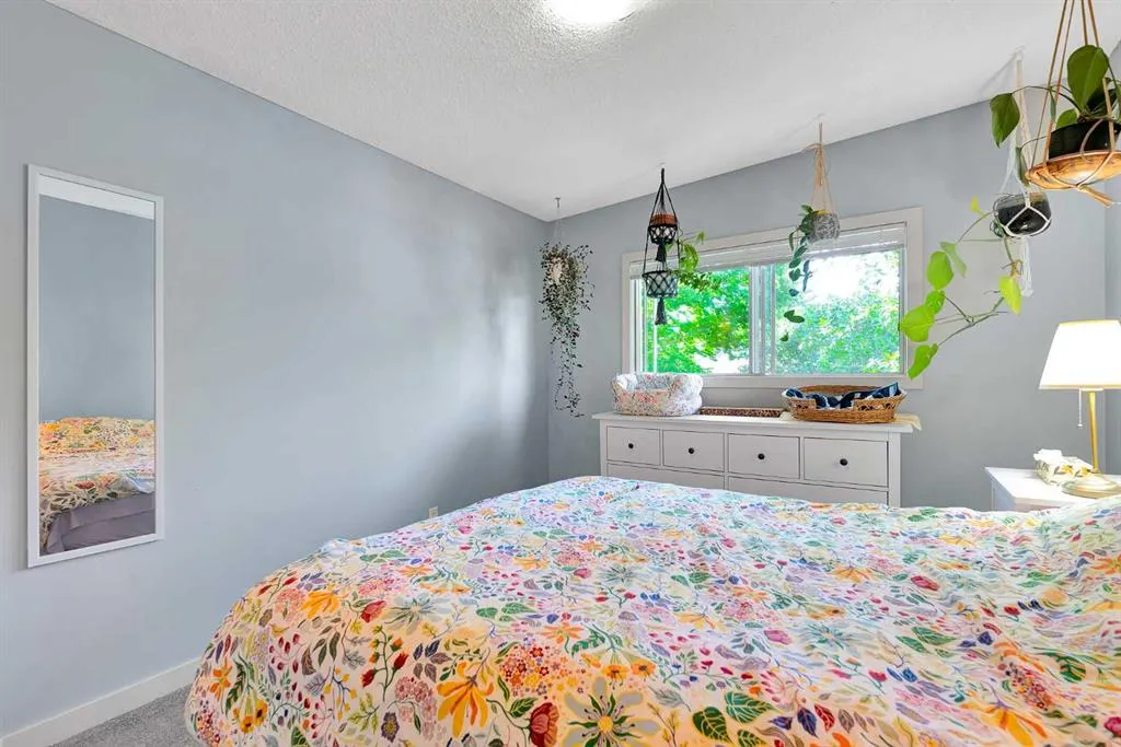 25 Silverdale Place NW