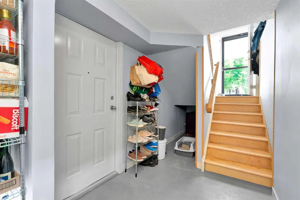 25 Silverdale Place NW