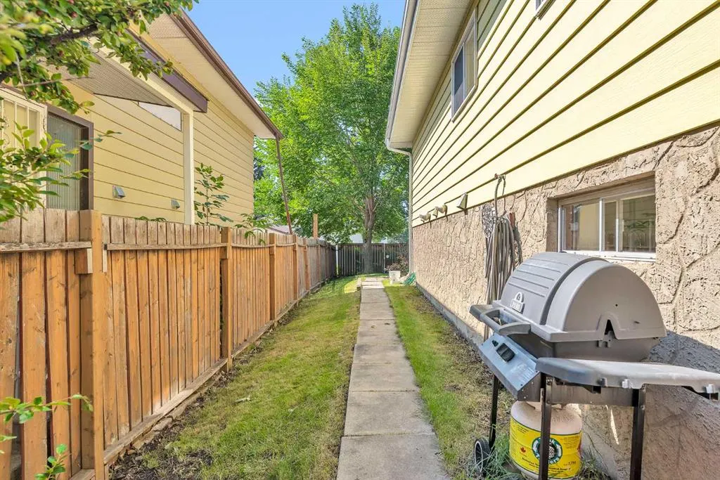 25 Silverdale Place NW
