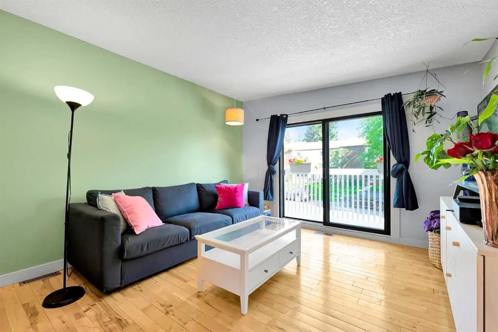 25 Silverdale Place NW