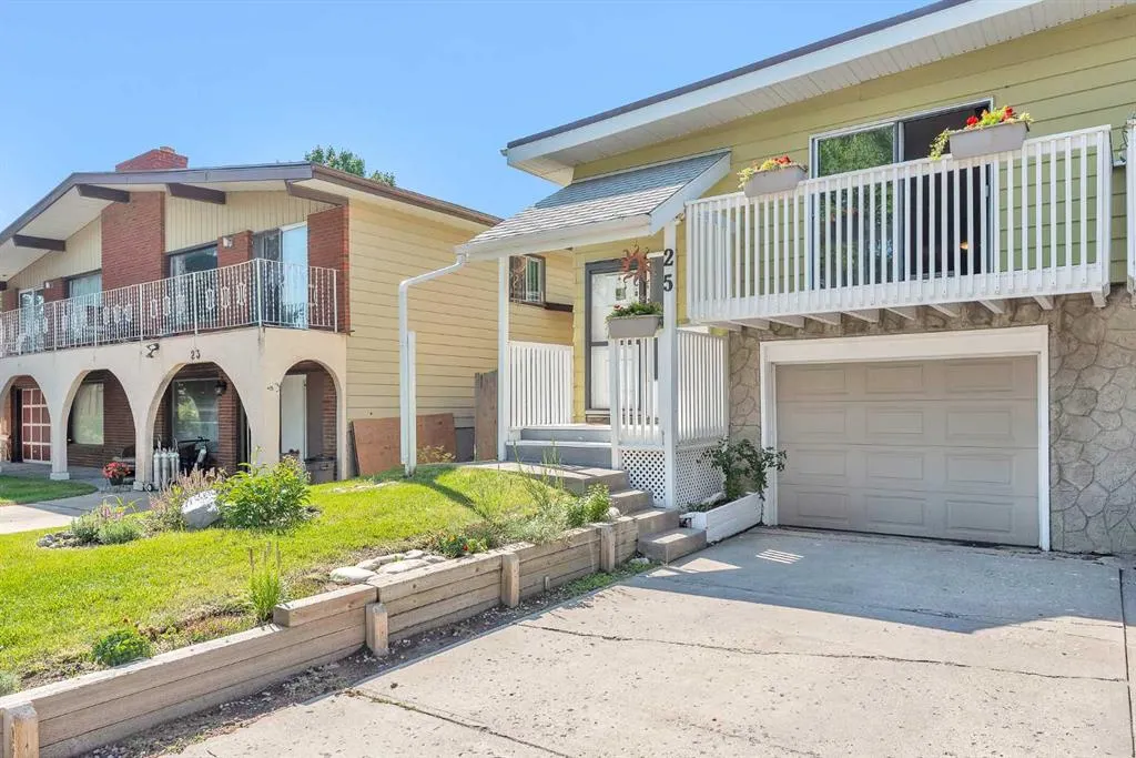 25 Silverdale Place NW