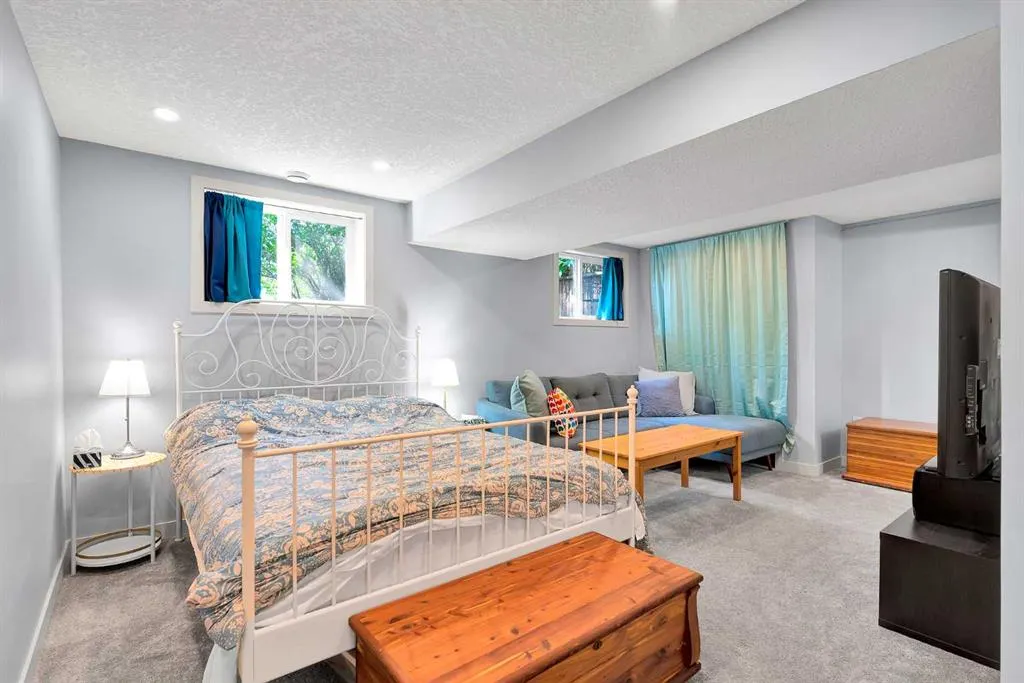 25 Silverdale Place NW