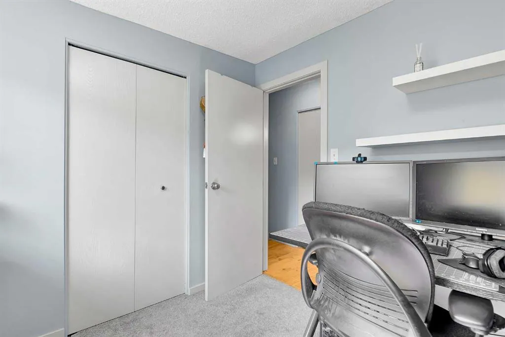 25 Silverdale Place NW
