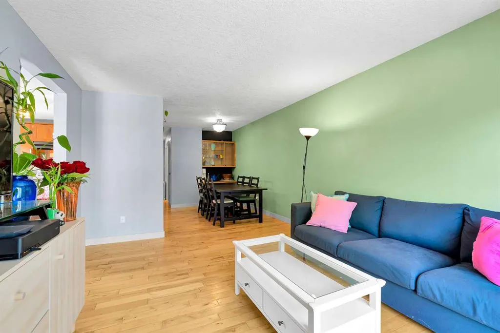 25 Silverdale Place NW