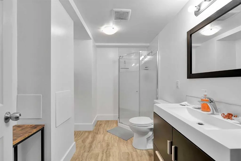 25 Silverdale Place NW