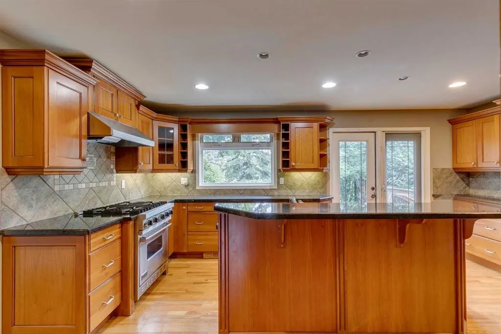 731 Willamette Drive SE