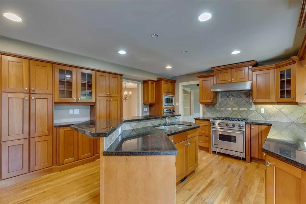 731 Willamette Drive SE