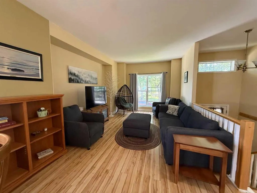 5011 55 Ave, ##2