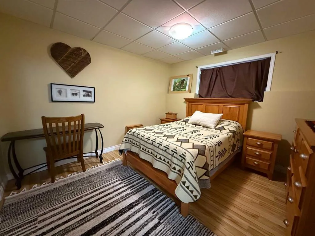 5011 55 Ave, ##2