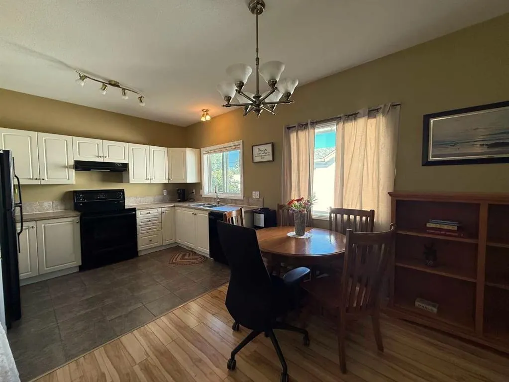 5011 55 Ave, ##2