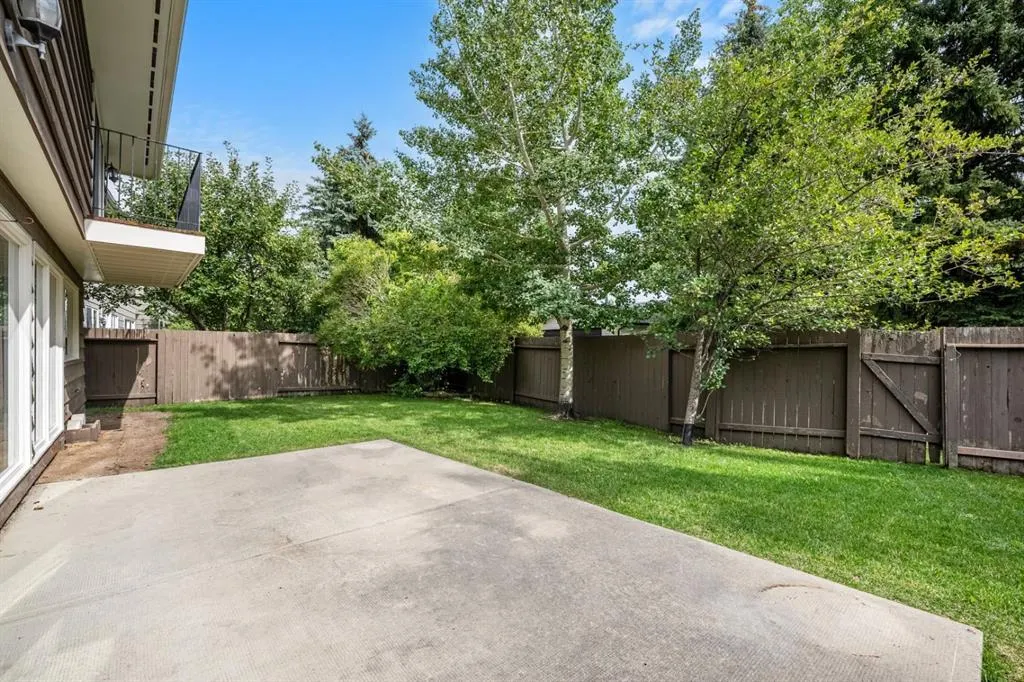 409 Lake Simcoe Crescent SE