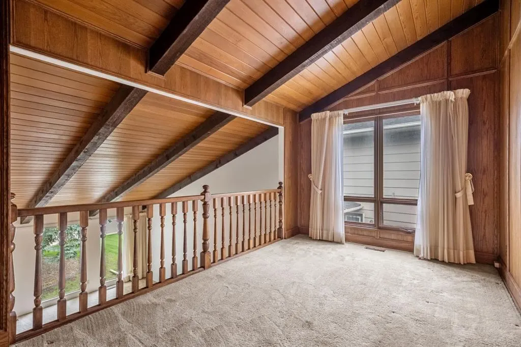 409 Lake Simcoe Crescent SE