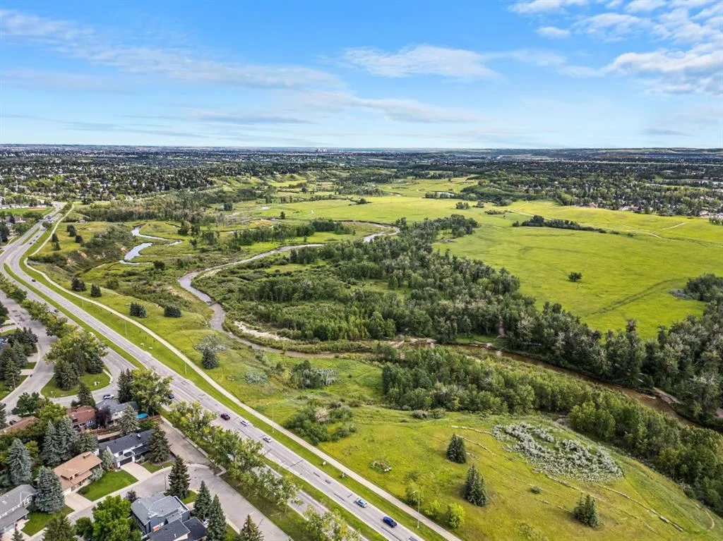 409 Lake Simcoe Crescent SE