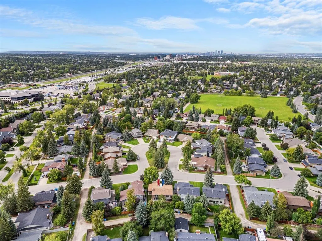 409 Lake Simcoe Crescent SE
