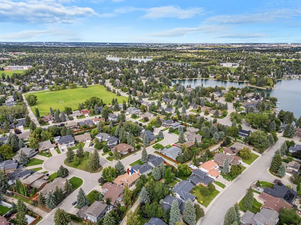 409 Lake Simcoe Crescent SE