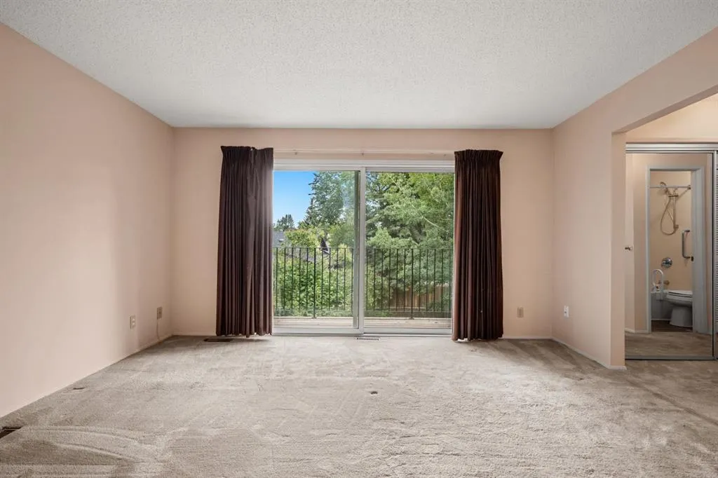 409 Lake Simcoe Crescent SE