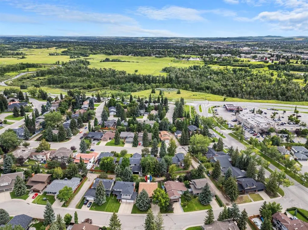 409 Lake Simcoe Crescent SE