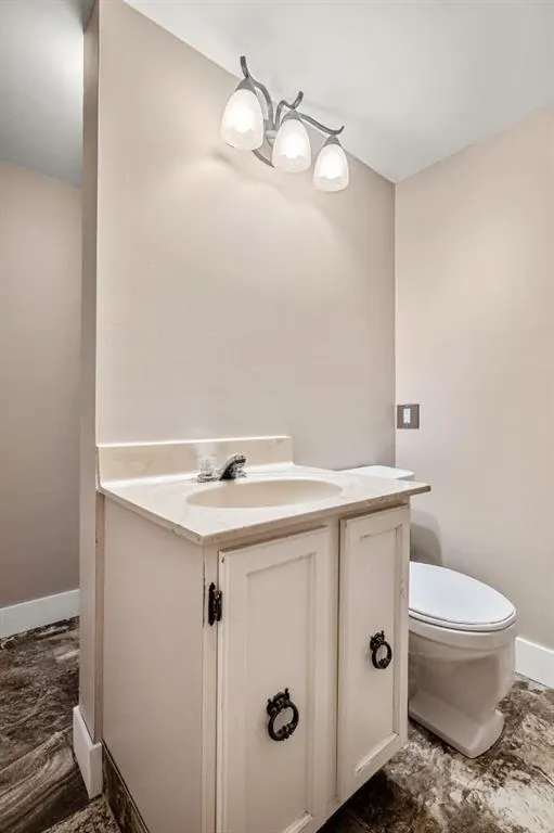409 Lake Simcoe Crescent SE