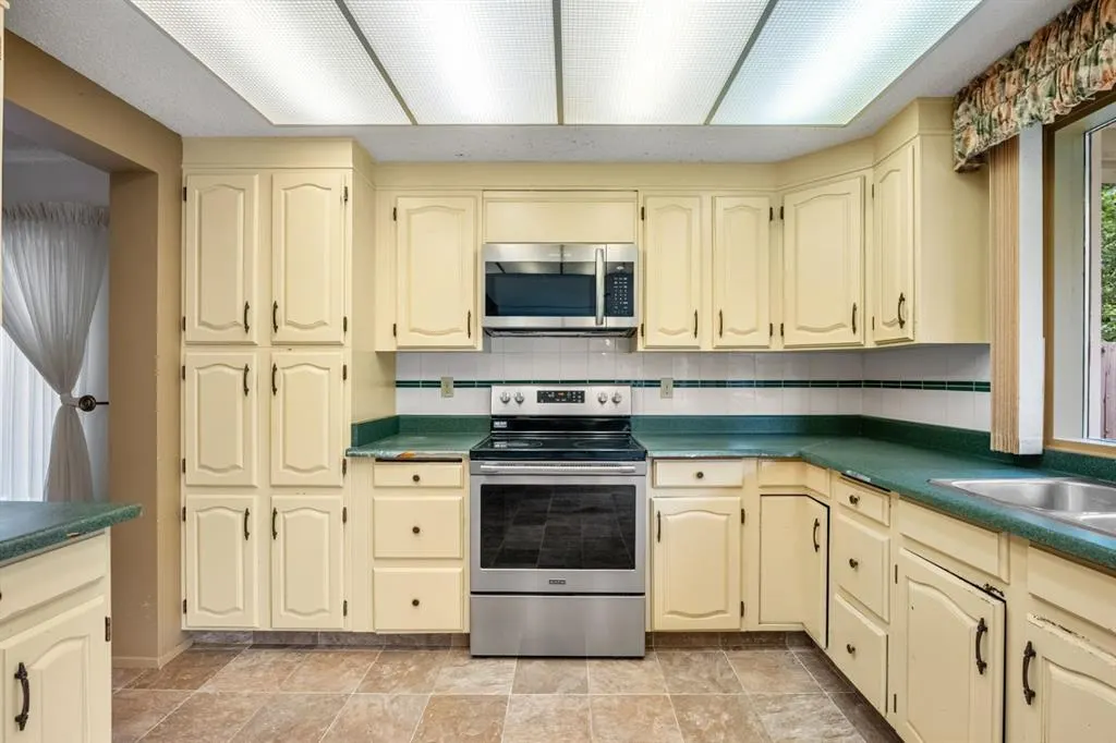 409 Lake Simcoe Crescent SE