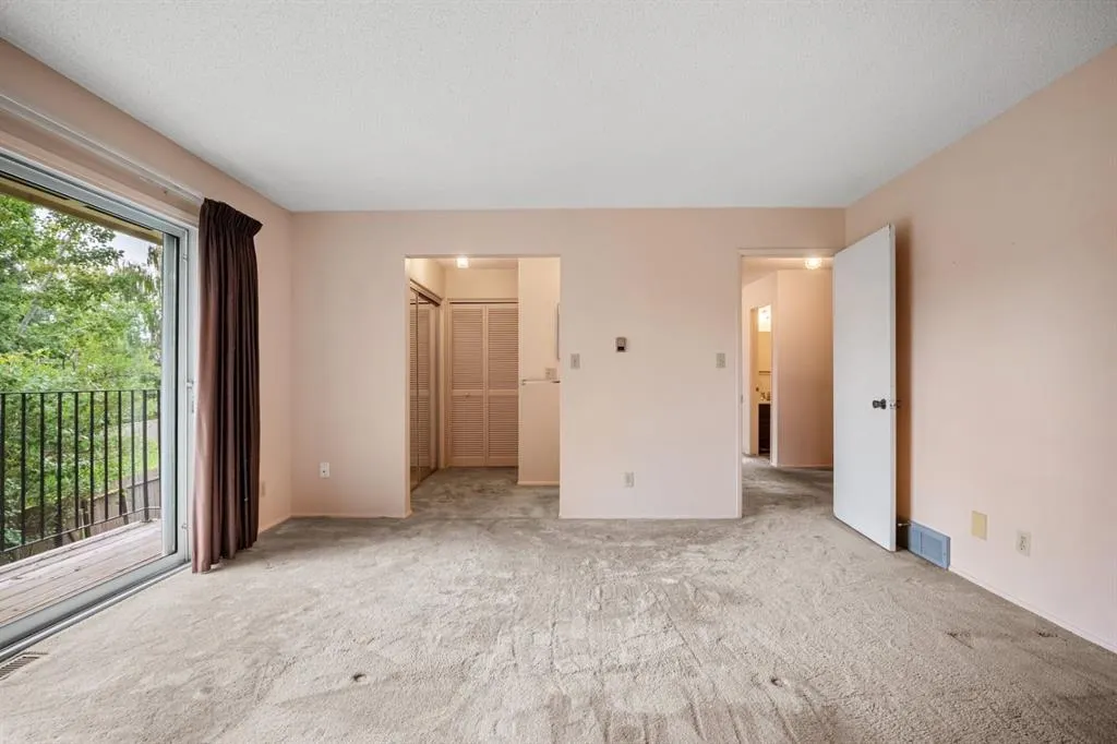 409 Lake Simcoe Crescent SE