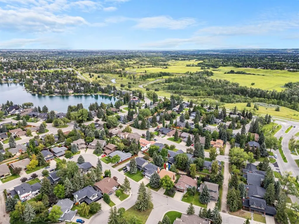 409 Lake Simcoe Crescent SE