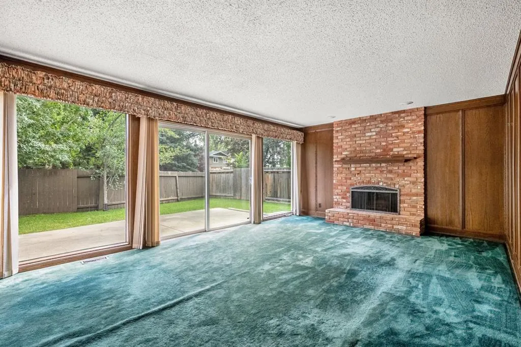 409 Lake Simcoe Crescent SE