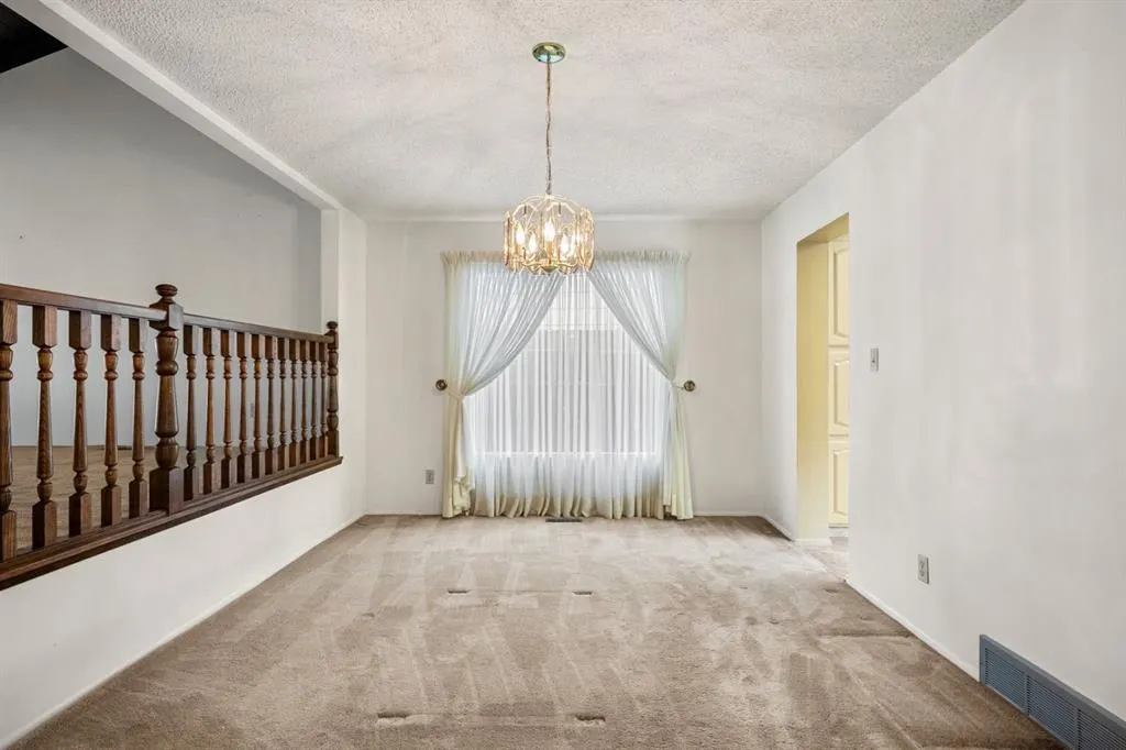409 Lake Simcoe Crescent SE