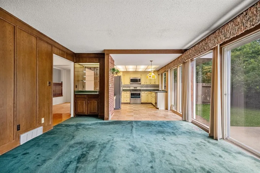 409 Lake Simcoe Crescent SE