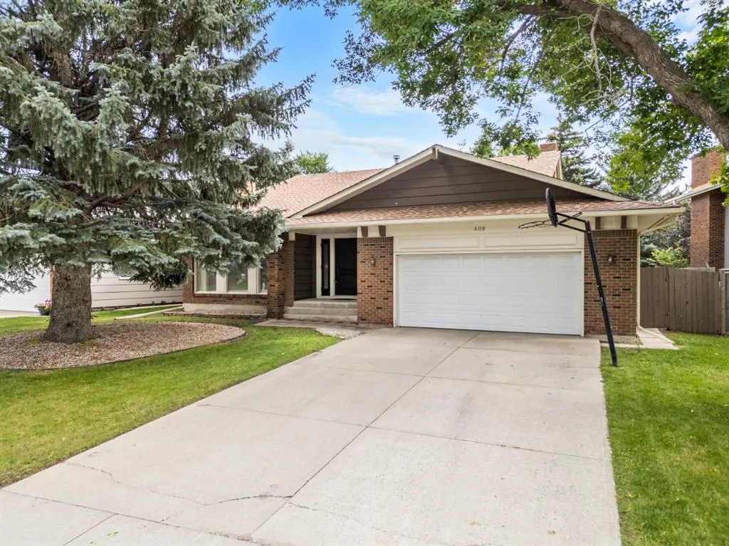 409 Lake Simcoe Crescent SE