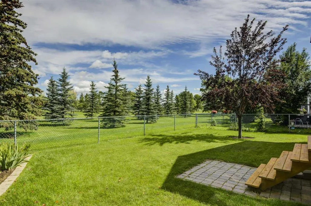 60 Fairways Drive NW