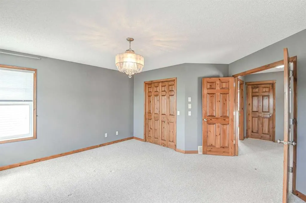 60 Fairways Drive NW