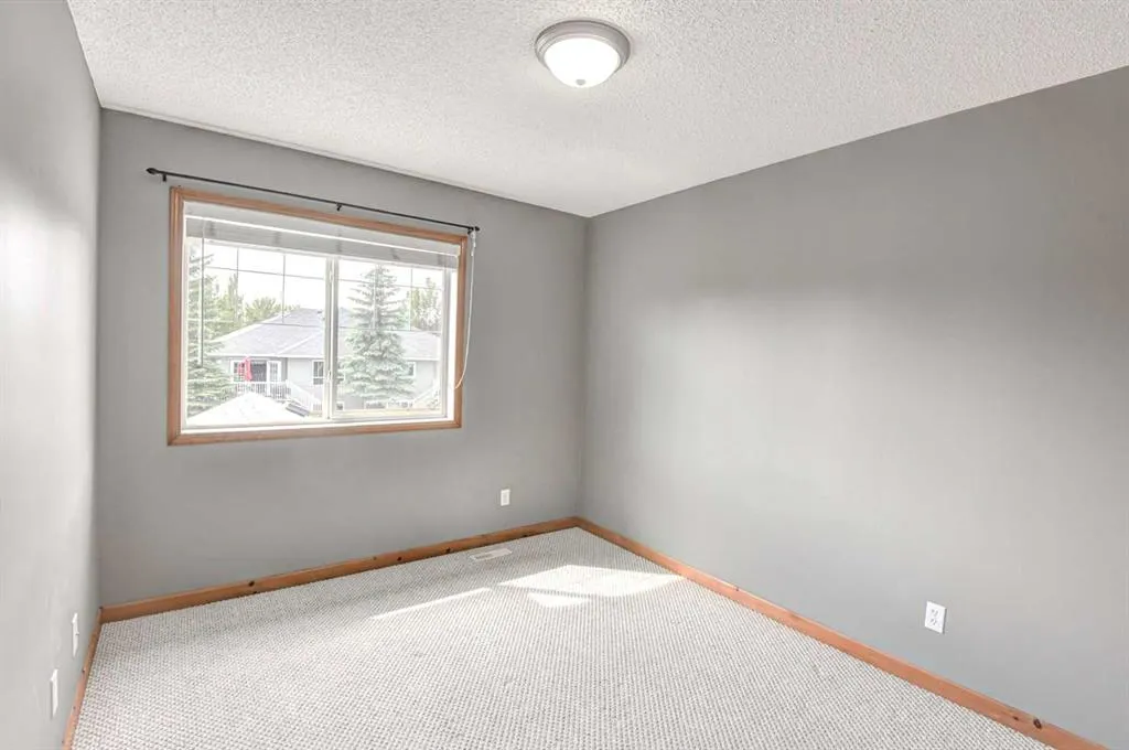 60 Fairways Drive NW