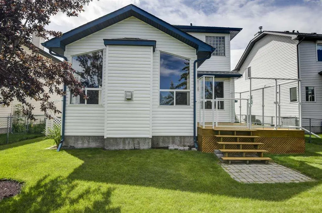 60 Fairways Drive NW
