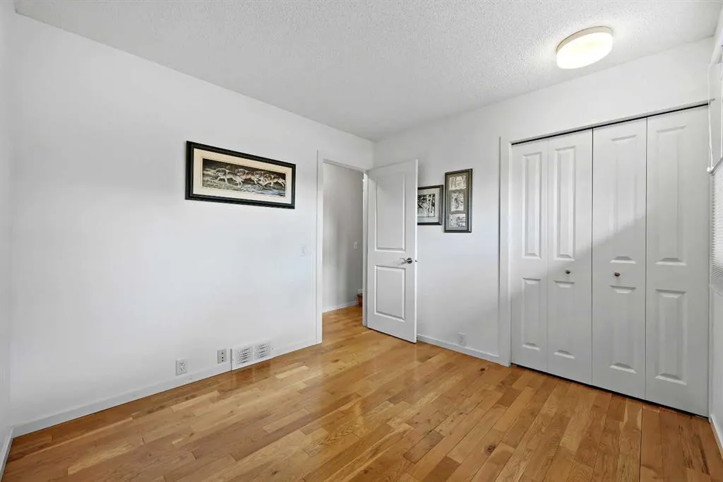 40 Woodbrook Court SW