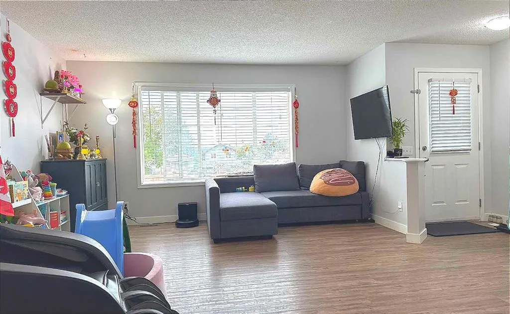 304 Ross Avenue, #8