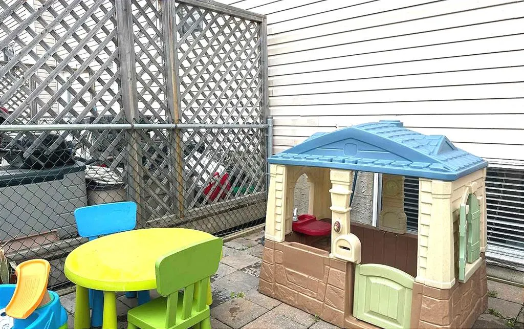 304 Ross Avenue, #8