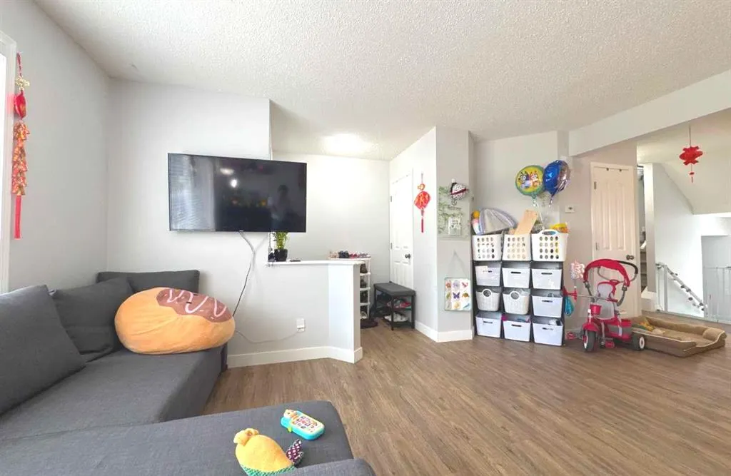 304 Ross Avenue, #8
