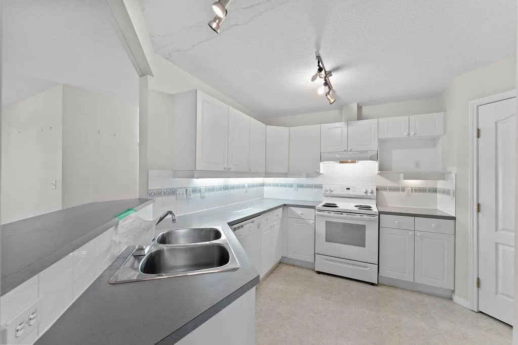 4507 45 Street SW, #109