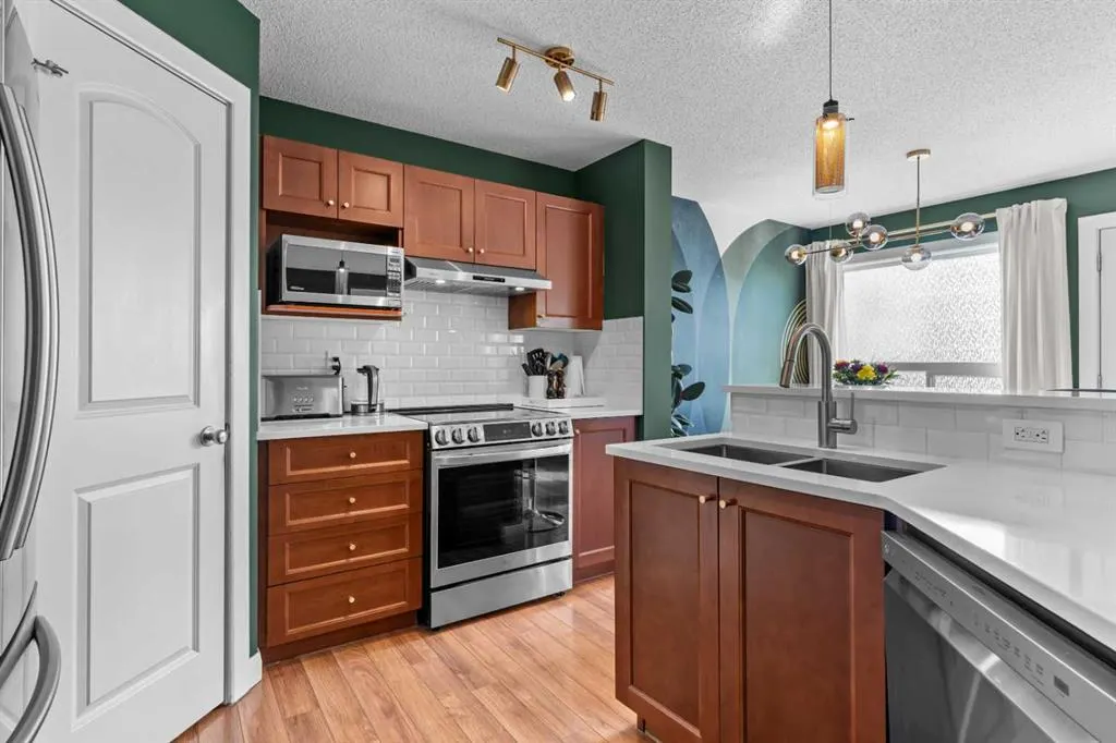 120 Evansdale Way NW