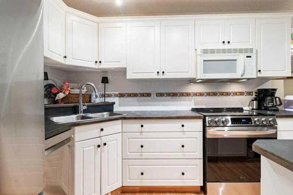 5220 50A Avenue, #606