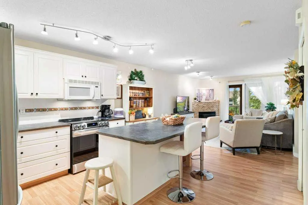 5220 50A Avenue, #606