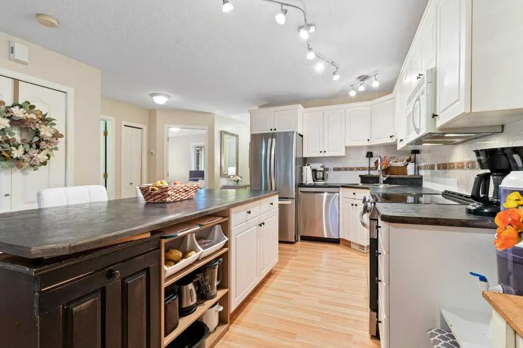 5220 50A Avenue, #606