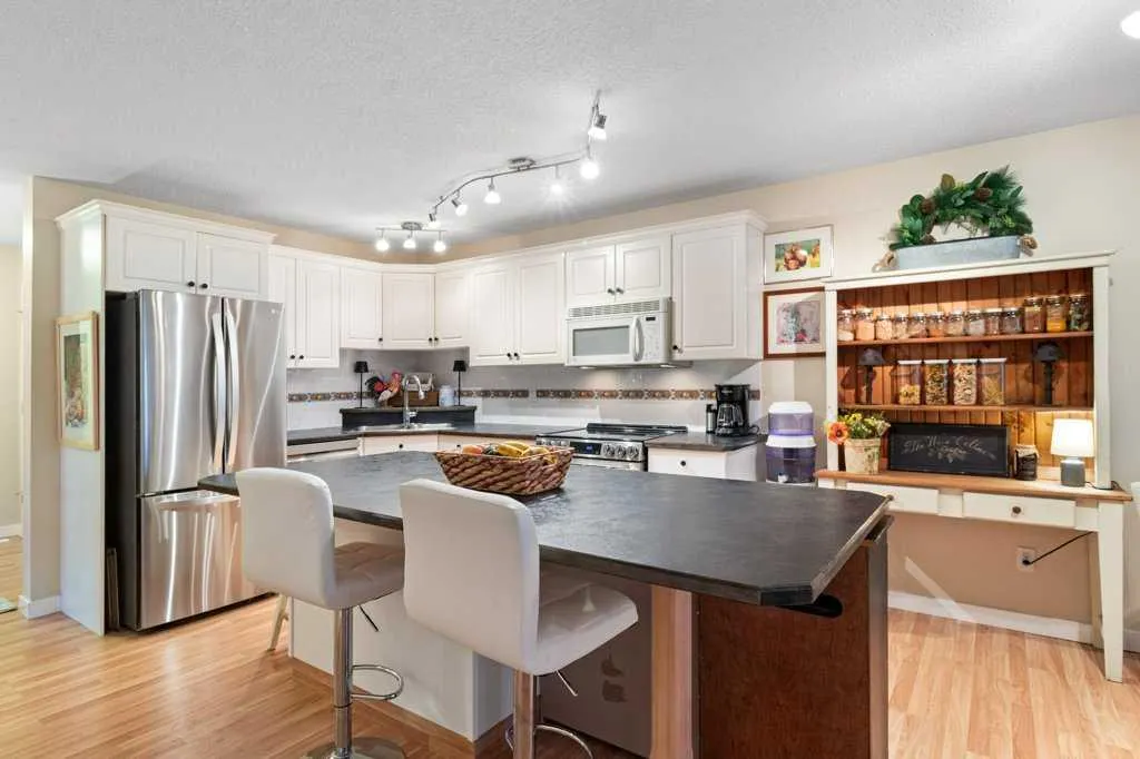 5220 50A Avenue, #606